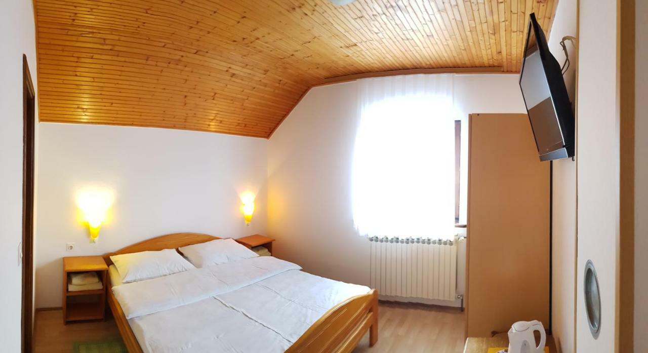 House Anamarija Hotel Селище Дрезницко Екстериор снимка